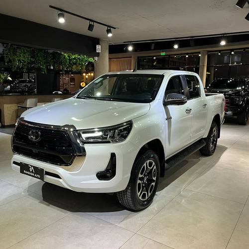 Imagen 3 de 19 de Toyota Hilux 2.8 Cd Srx 177cv 4x4 At