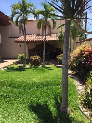 Casa En Venta En Las Fuentes, Los Mochis Sinaloa.