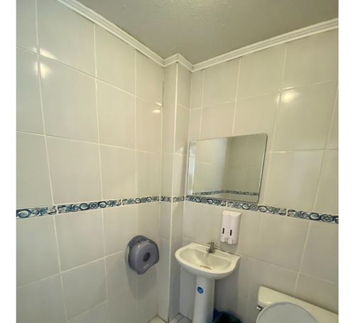 Amplia Oficina En Pleno Centro 4 Privados 2 Baños 2 Est