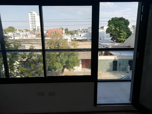 Imagen 7 de 9 de Hermoso Departamento De Un Dormitorio, Amplio, Luminoso, Con Balcón A La Calle Y A La Venta.