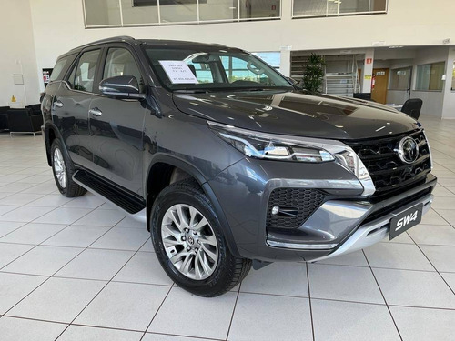 Imagem 2 de 15 de Toyota Hilux Sw4 2.8 D-4d Turbo Diesel Srx 7l 4x4