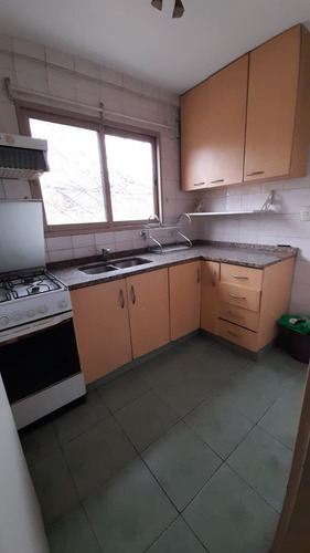 Departamento En Venta De 2 Dormitorios En Floresta