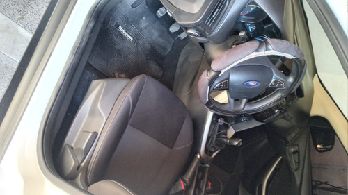 Imagen 6 de 10 de Ford Focus 1.6 S 5 Puertas Modelo 2016