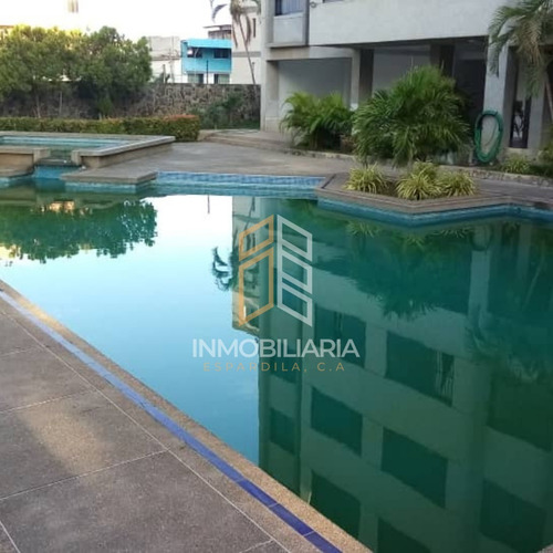 Apartamento En Venta En Catia La Mar, Urb.playa Grande, La Guaira, 72 Mt²