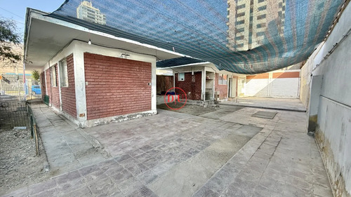 Arriendo Comercial Esquina | 441 M² | Playa Cavancha | Iqq
