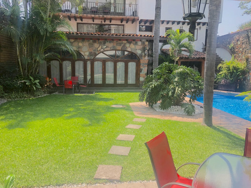 Cuernavaca Rento Hermosa Y Exclusiva Villa Amueblada O Sin Muebles En Zona Dorada De Vista Hermosa Ideal Ejecutivos O Pareja Alberca C/cal. Solar Terraza Privada Techada Fracc. De Alta Seguridad