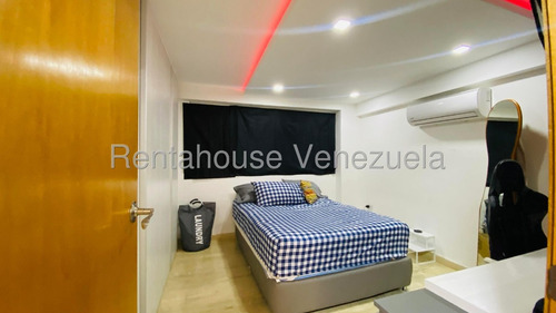 Espectacular Apartamento Dúplex Recién Remodelado. #25-23537 Carmen Medina