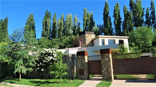 Greenwood Inmobiliaria Vende Increible Casa En Callejon Longone, Chacras De Coria