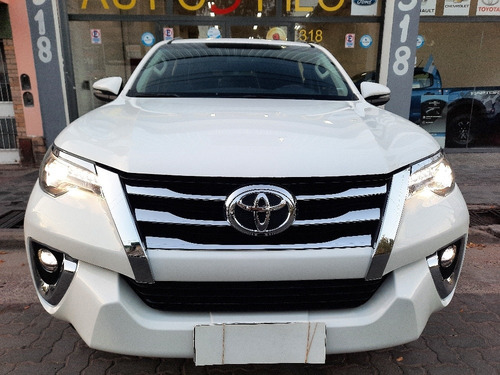 Imagen 4 de 11 de Toyota Sw4 2020 2.8 Srx 177cv 4x4 7as At