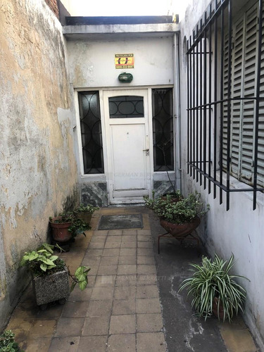 Casa En Venta Ubicado En Lanús Este, Lanús, G.b.a. Zona Sur