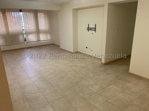 Se Vende Apartamento En Prados Del Este Mls #22-28917