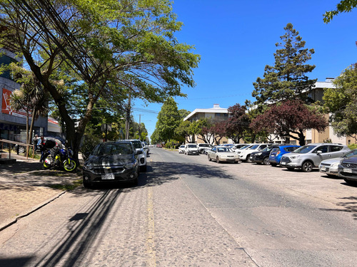 Vende Depto. Excelente Ubicación (65593)