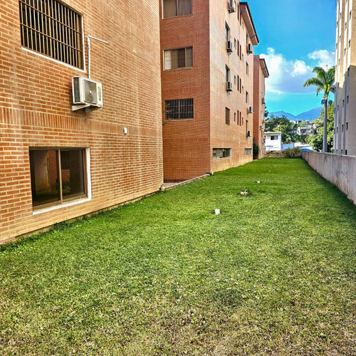 Vendo Penthouse Los Samanes Amoblado