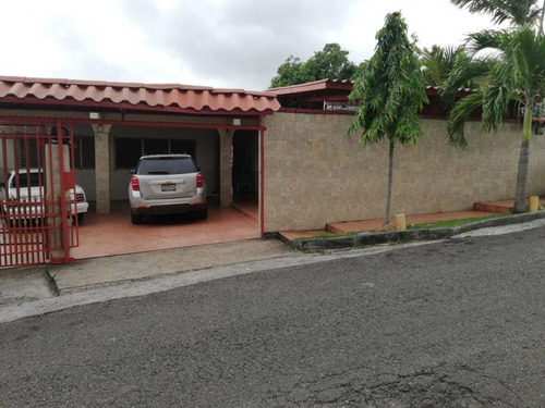Venta De Casa Espaciosa En La Pulida, Pueblo Nuevo 20-180