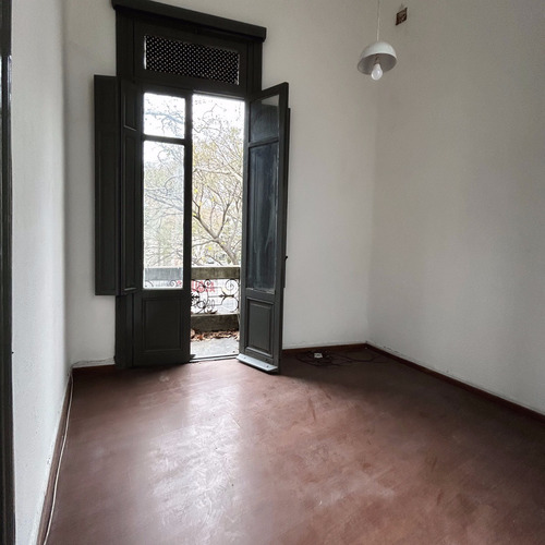 Alquiler De Amplia Casa Con 3 Dormitorios Y 2 Baños En Cordon Ideal Empresa