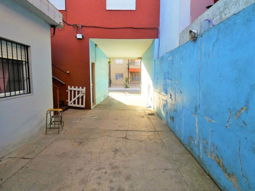 Imagen 24 de 30 de Venta En Block: Galpón + Dos Departamentos + Dos Locales