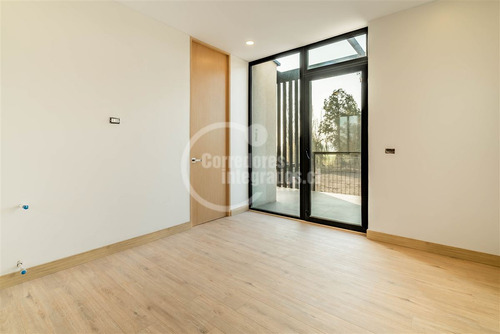Casa En Venta De 6 Dorm. En Colina