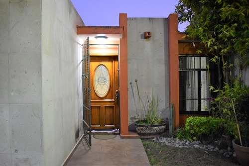 Imagen 1 de 14 de Hermosa Casa Acogedora! Precio, A Tratar!