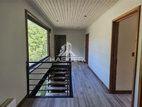 Casa En Venta De 5 Dorm. En Colbún