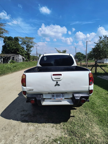 Mitsubishi L200 2.4 Cabina Doble 4x2 Mt