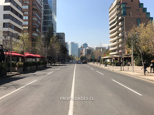 Local Comercial En Arriendo En Las Condes Pleno Isidora G.