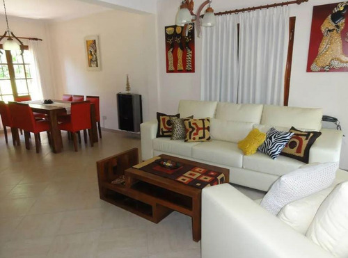 Casa En Venta - 3 Dormitorios 4 Baños 2 Cocheras - 332mts2 - Villa Gesell