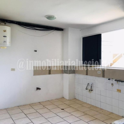 Imagen 2 de 10 de Gran Apartamento De 90 M2 En Playa Grande, La Guaira Ref 069