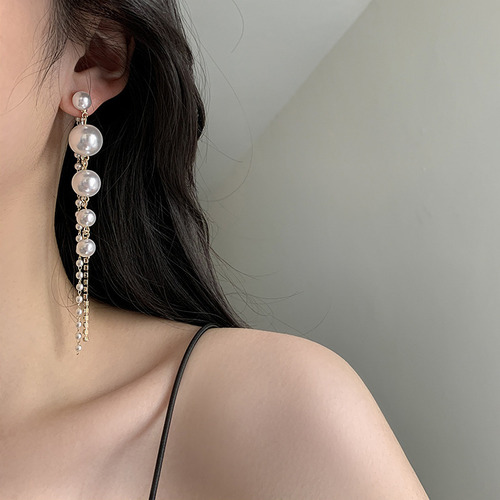 Pendientes Arete Con Borlas Largas Y Perlas Con Tachuelas De