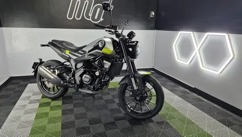 Benelli Leoncino 250cc, Modelo 2023 Color Gris, Único Dueño,
