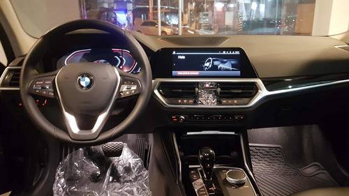 Imagen 3 de 8 de Bmw Serie 3 2022 2.0 320i Sedan Sportline