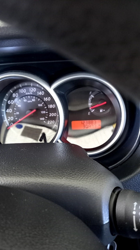 Imagem 4 de 8 de Nissan Tiida 2011 1.8 S Flex 5p