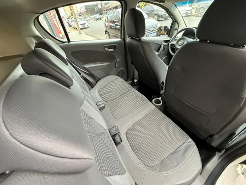 Fiat Palio 1.4 Attractive Flex 5p