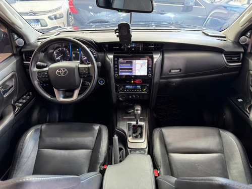 Toyota Hilux SW4 2.8 D-4D TURBO DIESEL SRX 4X4 AUTOMÁTICO