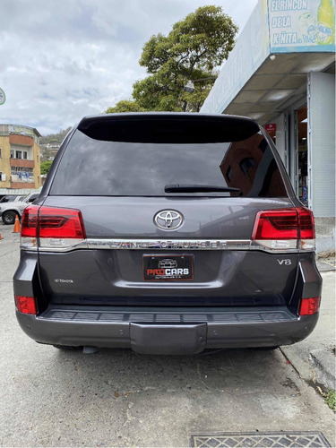 Imagen 11 de 13 de Toyota Land Cruiser 200