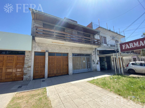 Venta Casa De 3 Ambientes Con Local En Bernal