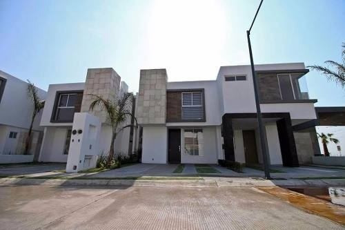 En San Isidro Juriquilla, 3 Recámaras, Estudio, 2.5 Baños