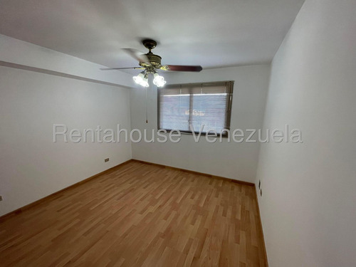 Alquilo Amplio Apartamento En Manzanares #25-11713