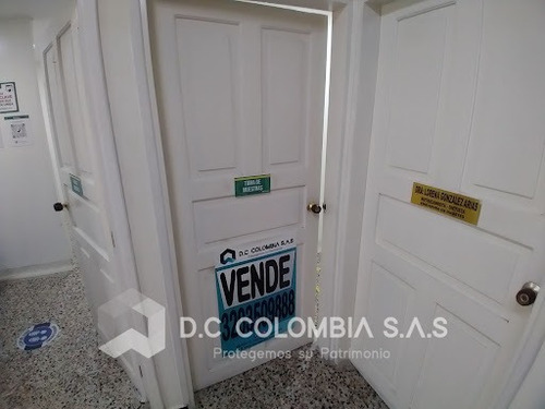 Imagen 5 de 18 de Consultorios En Venta Alcazares 815-2759