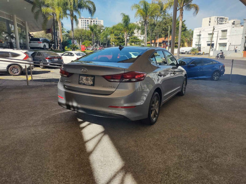 Imagen 5 de 15 de Hyundai Elantra 2017 4p Gls Premium L4/2.0 Aut