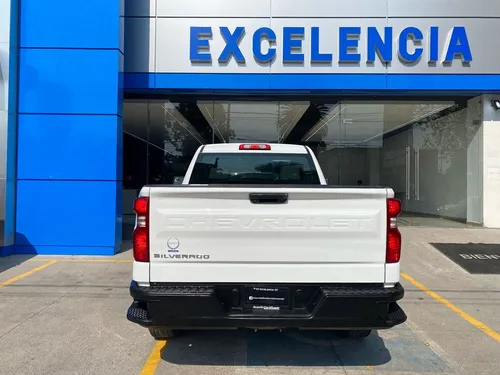 Chevrolet Silverado 4.3 V6 1500 WT Cabina Regular 4x2 At