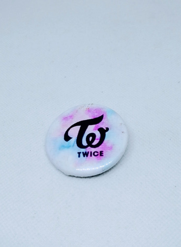 Imagem 2 de 2 de Botton Twice | 38 Mm | Kpop | Broche | Pin