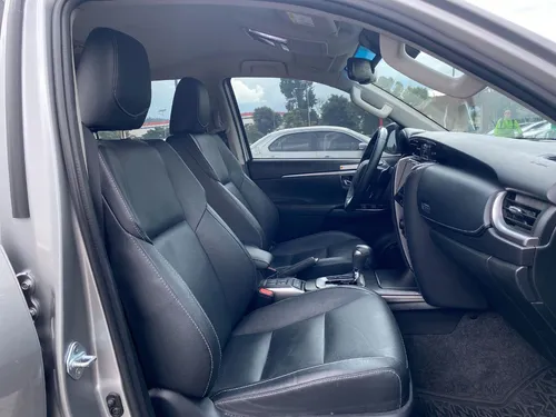 Toyota Fortuner Srv 2.4 Diesel 4x2 At 2023