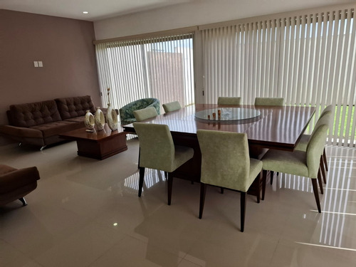 Casa En Venta En El Fracc Lomas De La Rioja