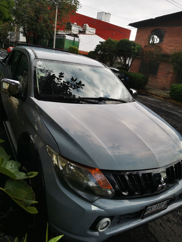 Mitsubishi L200 2.4 Cabina Doble 4x2 Mt