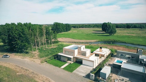 Magnífico Lote -al Golf Y Al Agua- En Venta En Los Canales, Neuquén - Escriturable