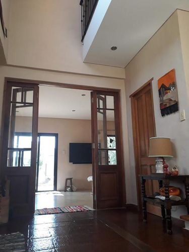 Hermosa Casa 5 Amb Con Piscina Sobre Lote De 980 M2 Barrio 2 Plantas Santa Rita