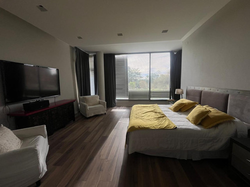 Casa Altos De Pilar 10 Ambientes Sobre Lote 3500 Mts.