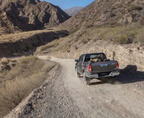 Hilux 4x4 Dc Srv 2.8 Mt 2024