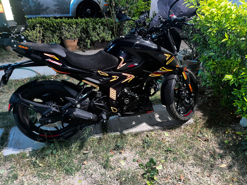 Vendo Bajaj Pulsar N250 (2024) - 3,900 Km - Único Dueño