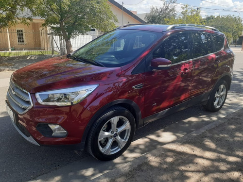 Ford Kuga Titanium 2018 - 25mil Km - Excelente